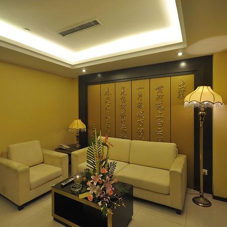 Kingtown Hotel Hongmei Шанхай Экстерьер фото