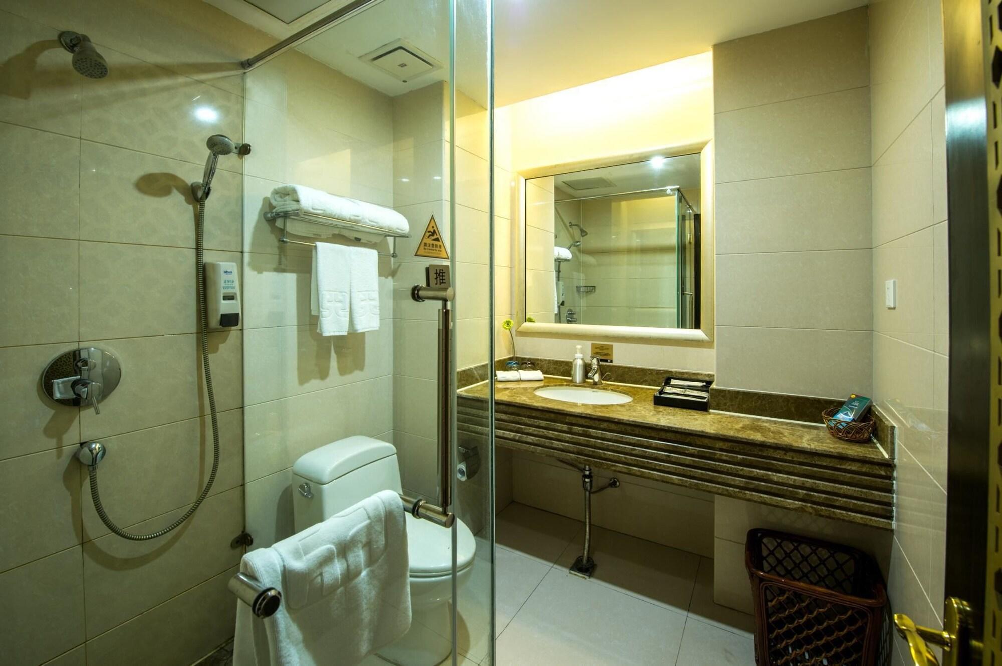 Kingtown Hotel Hongmei Шанхай Экстерьер фото